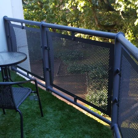 Luxury Apartments - Wallis Square, Farnborough ファーンバラ エクステリア 写真