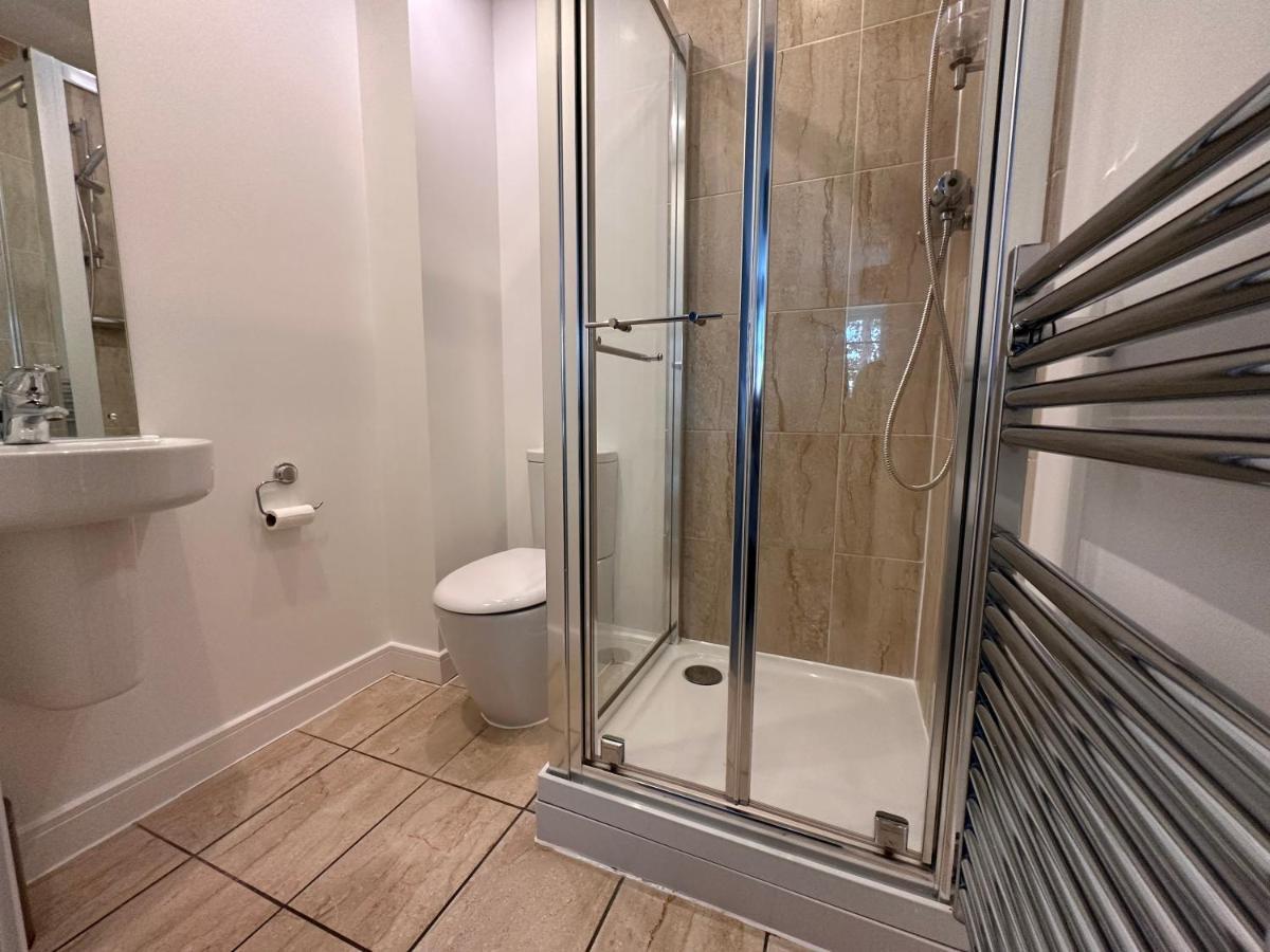 Luxury Apartments - Wallis Square, Farnborough ファーンバラ エクステリア 写真